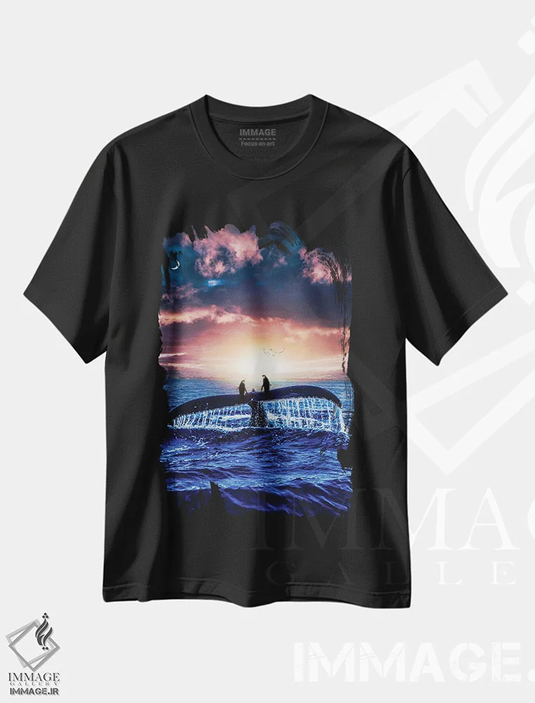 تیشرت مشکی طرح دار سفر دو پنگوئن بر پشت یک نهنگ، عکاسی ترکیبی اثر جن زد | immage.ir