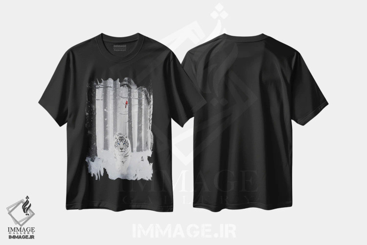تیشرت مشکی طرح دار ببر سفید و پرنده کاردینال قرمز زیر برف در جنگل، عکاسی ترکیبی اثر جن زد | فروشگاه ایماژ