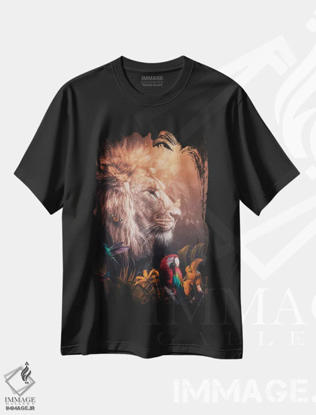 تیشرت مشکی طرح دار شیر پادشاه وحشی در جنگل گرمسیری، عکاسی ترکیبی اثر جن زد | فروشگاه ایماژ