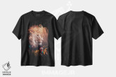 تیشرت مشکی طرح دار شیر پادشاه وحشی در جنگل گرمسیری، عکاسی ترکیبی اثر جن زد | فروشگاه ایماژ