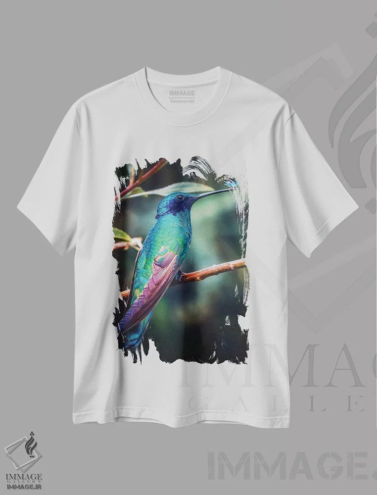 تیشرت سفید طرح دار مرغ مگس خوار و پروانهٔ آبی، عکاسی ترکیبی اثر جن زد | فروشگاه ایماژ
