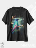 تیشرت مشکی طرح دار مرغ مگس خوار و پروانهٔ آبی، عکاسی ترکیبی اثر جن زد | immage.ir