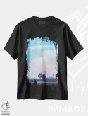 تیشرت مشکی طرح دار خانه قرمز کوچک روی صخره شناور، هنر دیجیتال اثر جن زد | فروشگاه ایماژ