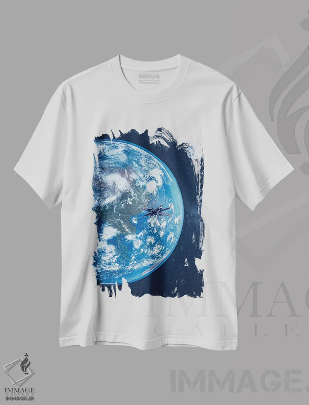 تیشرت سفید طرح دار Moon And Spaceship,زمین، ماه و سفینه فضایی، هنر دیجیتال اثر جن زد | immage.ir