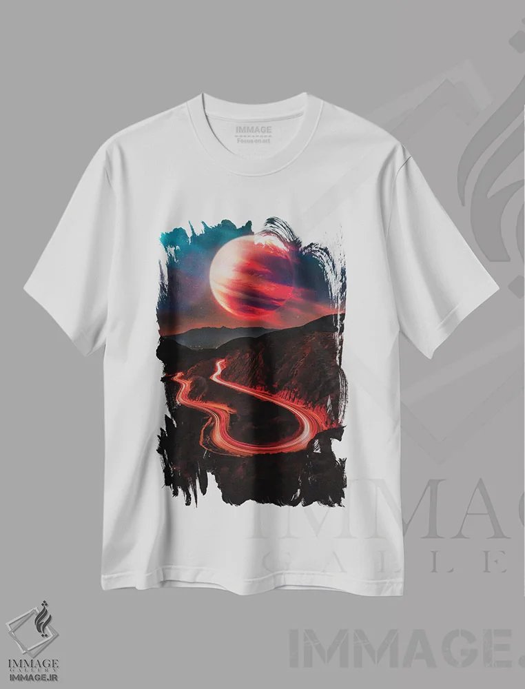 تیشرت سفید طرح دار سیاره آتش، رد نور شب و کوه ها، هنر دیجیتال اثر جن زد | immage.ir