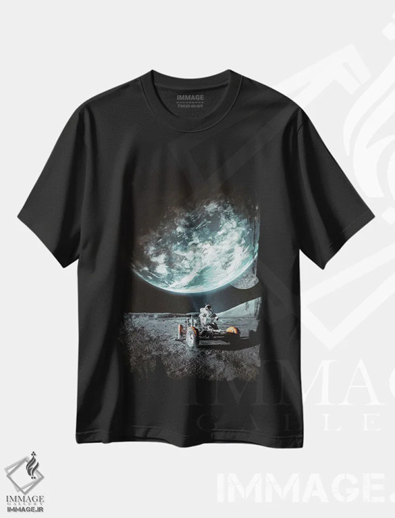 تیشرت مشکی طرح دار فضانورد سوار بر چهارچرخ روی سطح ماه، هنر دیجیتال اثر جن زد | فروشگاه ایماژ