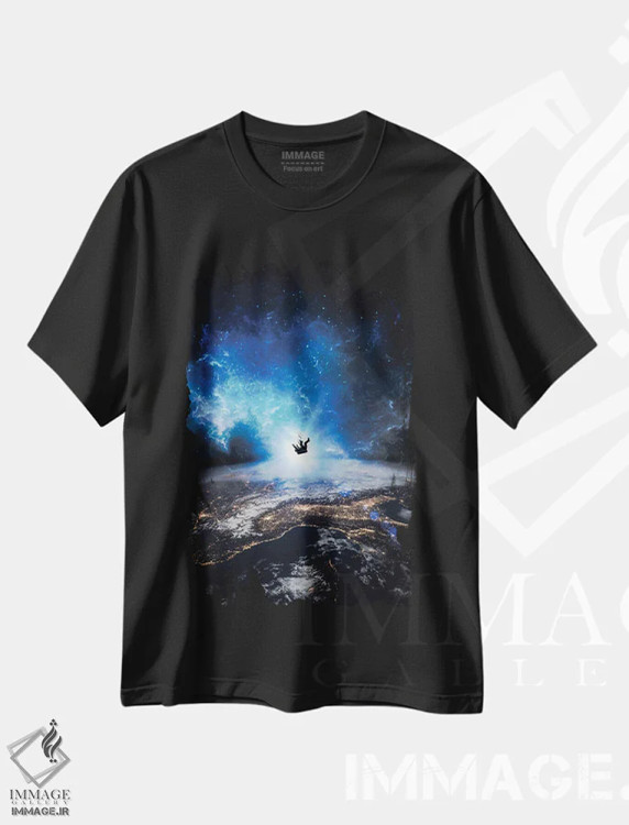 تیشرت مشکی طرح دار سقوط فضانورد روی زمین، هنر دیجیتال اثر جن زد | فروشگاه ایماژ