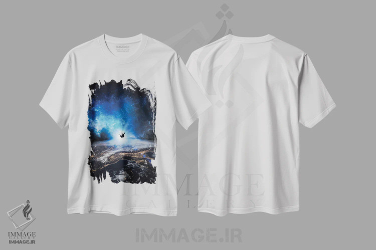 تیشرت سفید طرح دار سقوط فضانورد روی زمین، هنر دیجیتال اثر جن زد | immage.ir