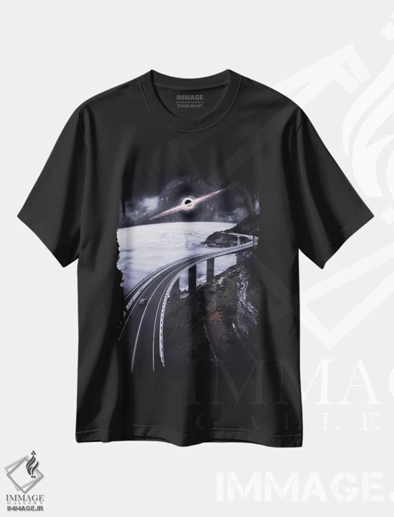 تیشرت مشکی طرح دار جاده به سمت سیاه چاله در فضا، هنر دیجیتال اثر جن زد | فروشگاه ایماژ