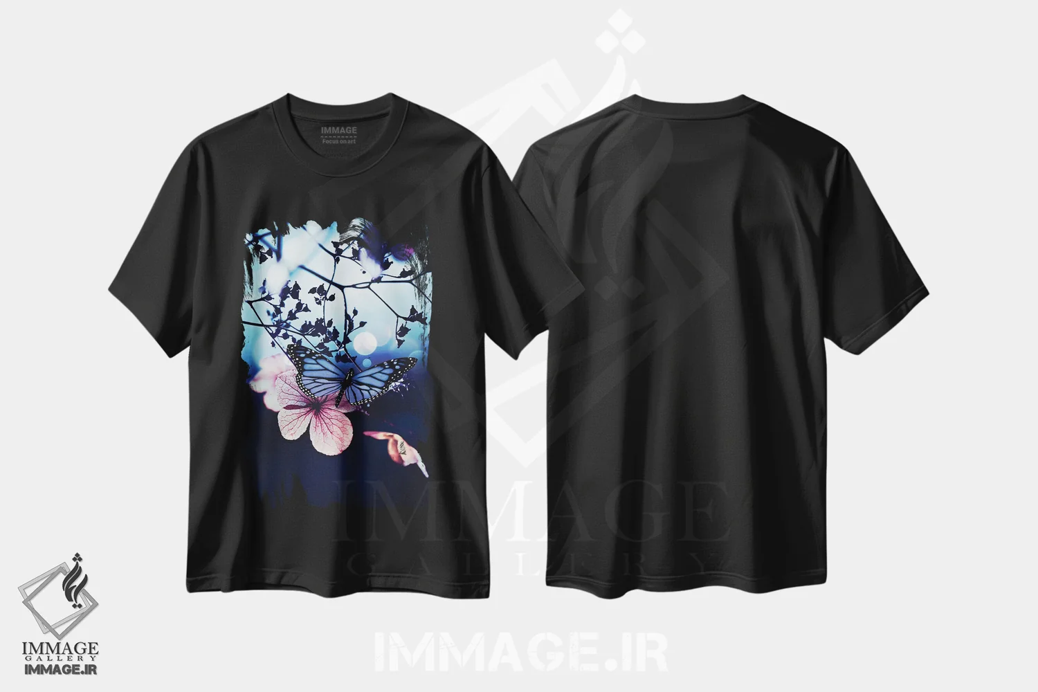 تیشرت مشکی طرح دار پروانه آبی روی برگ صورتی، هنر دیجیتال اثر جن زد | immage.ir