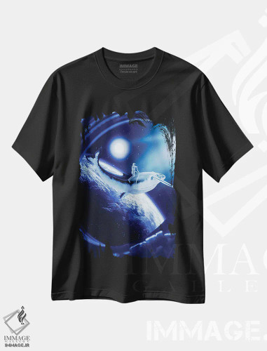 تیشرت مشکی طرح دار فضانورد سوار بر نهنگ روبروی زمین و ماه، عکاسی ترکیبی اثر جن زد | فروشگاه ایماژ