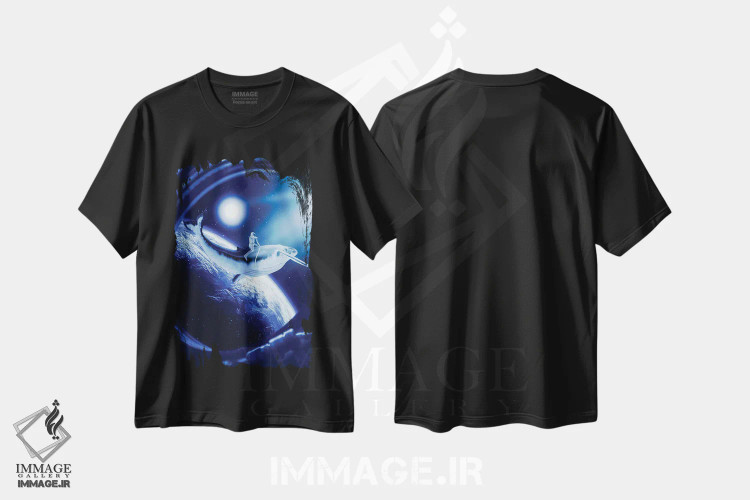 تیشرت مشکی طرح دار فضانورد سوار بر نهنگ روبروی زمین و ماه، عکاسی ترکیبی اثر جن زد | فروشگاه ایماژ