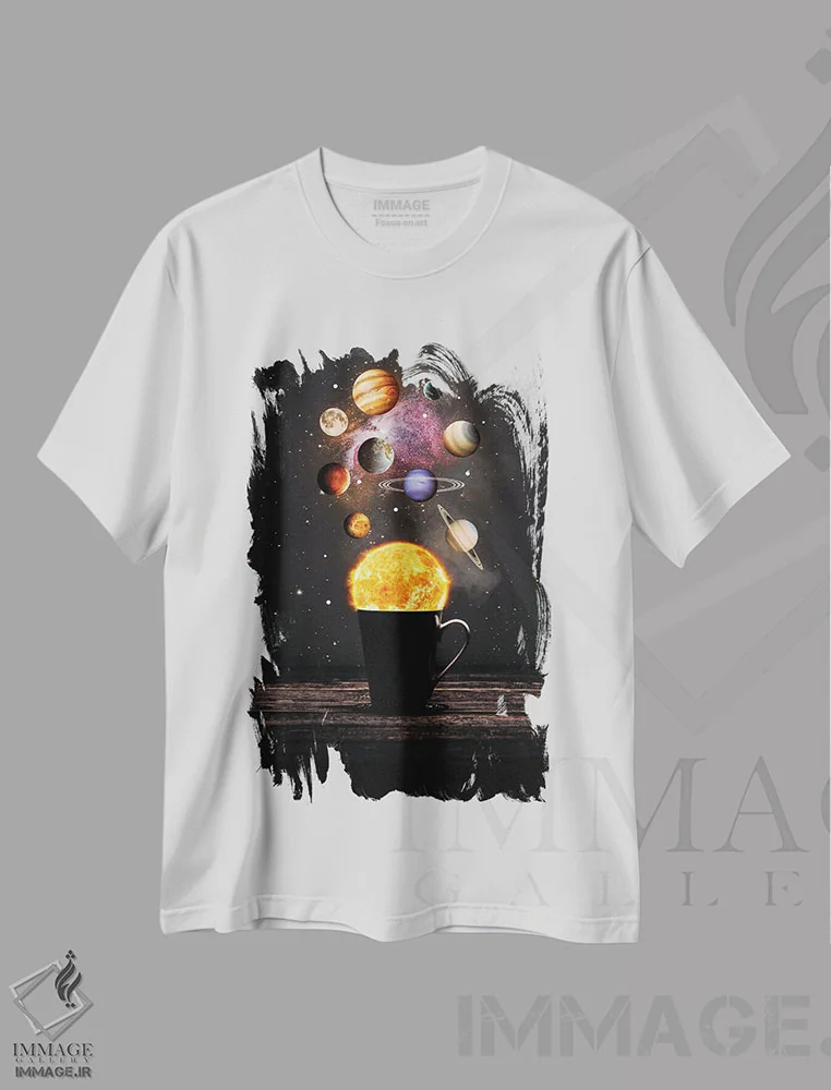 تیشرت سفید طرح دار فنجان قهوه منظومه شمسی، هنر دیجیتال اثر جن زد | immage.ir