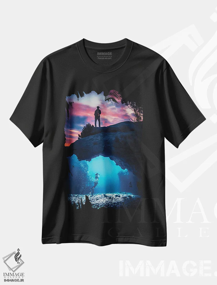 تیشرت مشکی طرح دار غواصی زیر بستر دریا و غروب سرخ، هنر دیجیتال اثر جن زد | فروشگاه ایماژ