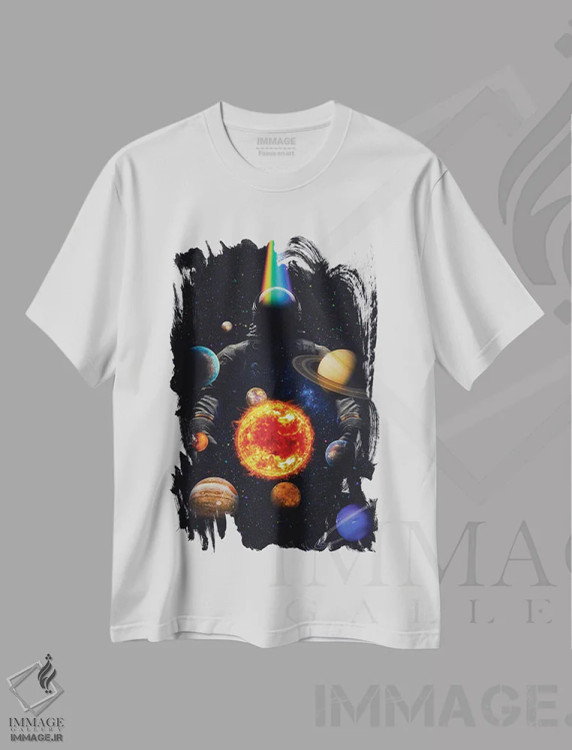 تیشرت سفید طرح دار فضانورد غول پیکر و منظومه شمسی، هنر دیجیتال اثر جن زد | immage.ir