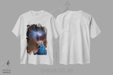 تیشرت سفید طرح دار بوسه عاشقان فضایی، هنر دیجیتال اثر جن زد | فروشگاه ایماژ