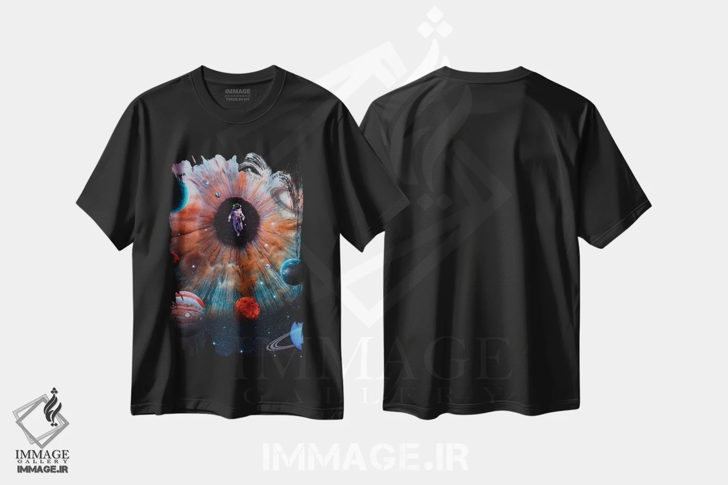 تیشرت مشکی طرح دار فضانورد و چشم کائنات، عکاسی ترکیبی اثر جن زد | immage.ir