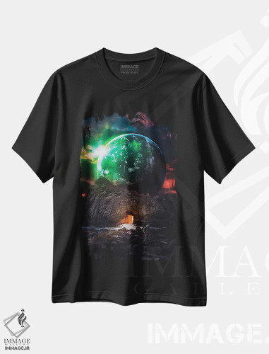 تیشرت مشکی طرح دار فضانورد در حال کاوش سیاره ناشناخته، عکاسی ترکیبی اثر جن زد | فروشگاه ایماژ