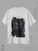 تیشرت سفید طرح دار گربه سیاه و چشمان نارنجی، هنر دیجیتال اثر جن زد | فروشگاه ایماژ