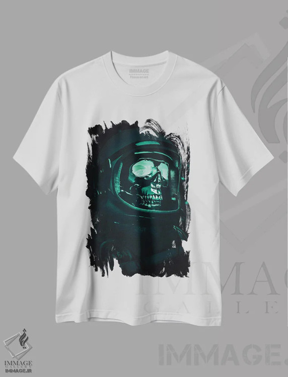 تیشرت سفید طرح دار کلاه خود جمجمه ای اینفرارد فضانورد، عکاسی ترکیبی اثر جن زد | immage.ir