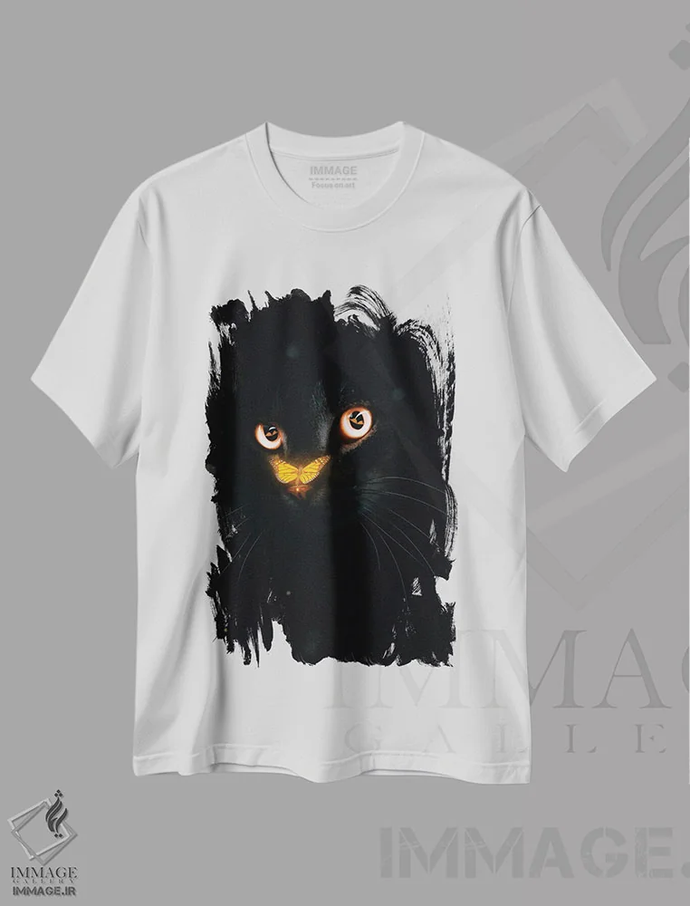 تیشرت سفید طرح دار پروانهٔ نارنجی و گربه سیاه، عکاسی ترکیبی اثر جن زد | فروشگاه ایماژ