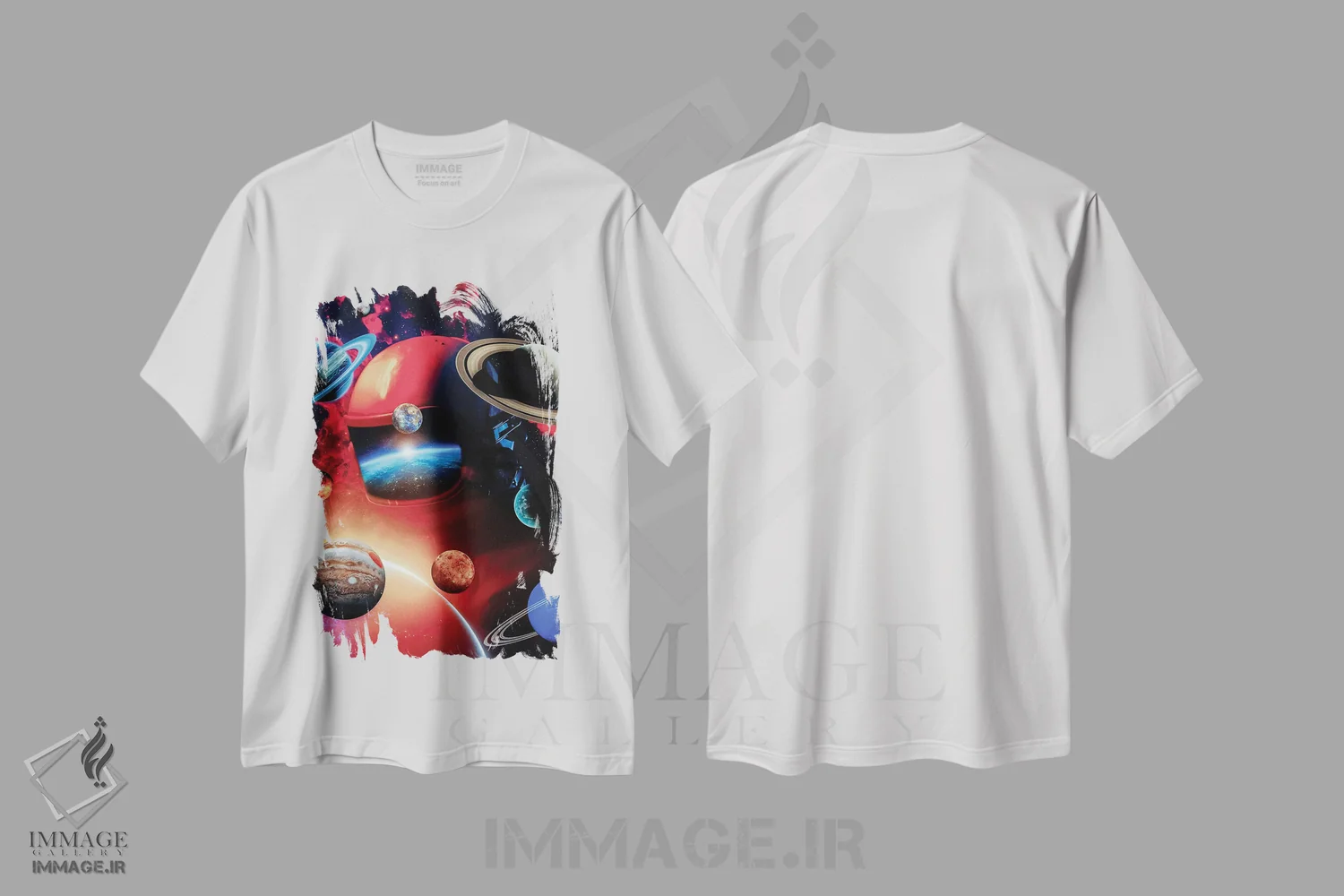 تیشرت سفید طرح دار فضانورد خداگونه و منظومه شمسی، عکاسی ترکیبی اثر جن زد | immage.ir