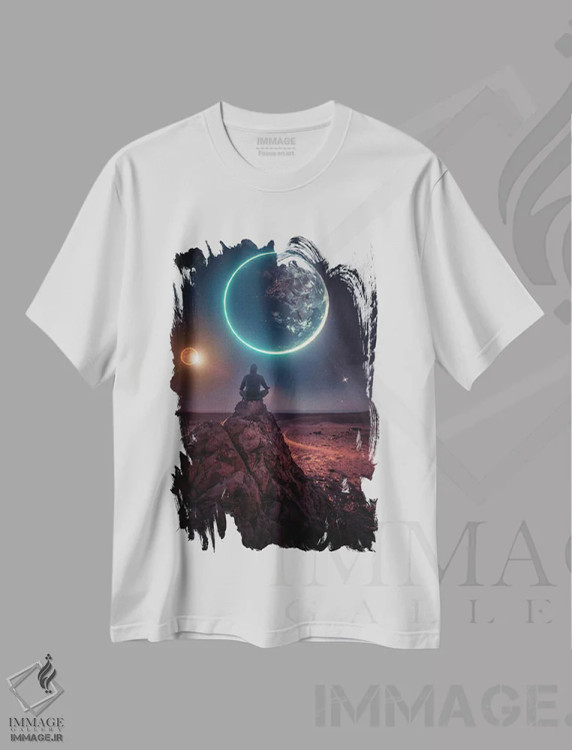 تیشرت سفید طرح دار مدیتیشن کائنات، تزئینی اثر جن زد | immage.ir