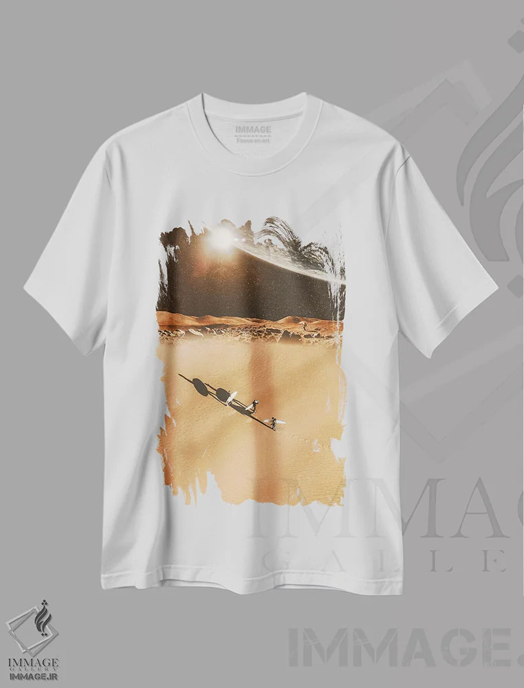 تیشرت سفید طرح دار موج سواران در حال قدم زدن روی شن های مریخ، تزئینی اثر جن زد | فروشگاه ایماژ