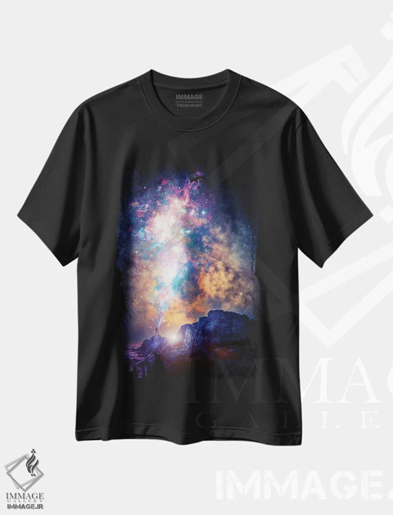 تیشرت مشکی طرح دار نواختن ساکسیفون کهکشانی، تزئینی اثر جن زد | فروشگاه ایماژ
