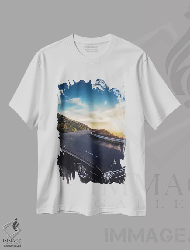 تیشرت سفید طرح دار خودروی کلاسیک در جاده کوهستانی، عکاسی ترکیبی اثر جن زد | فروشگاه ایماژ