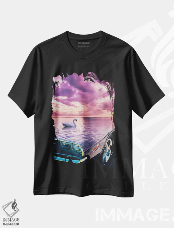 تیشرت مشکی طرح دار خودروی کلاسیک و قو صورتی، عکاسی ترکیبی اثر جن زد | فروشگاه ایماژ