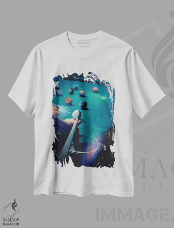 تیشرت سفید طرح دار بیلیارد و گوی های سیاره ای، عکاسی ترکیبی اثر جن زد | immage.ir
