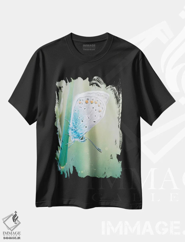 تیشرت مشکی طرح دار پروانه آبی و طبیعت سبز، هنر دیجیتال اثر جن زد | فروشگاه ایماژ