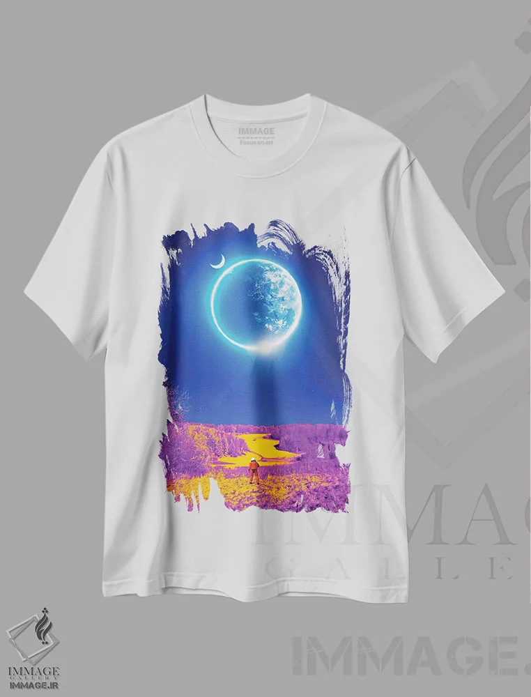 تیشرت سفید طرح دار جهان اینفرارد و فضانورد، هنر دیجیتال اثر جن زد | immage.ir
