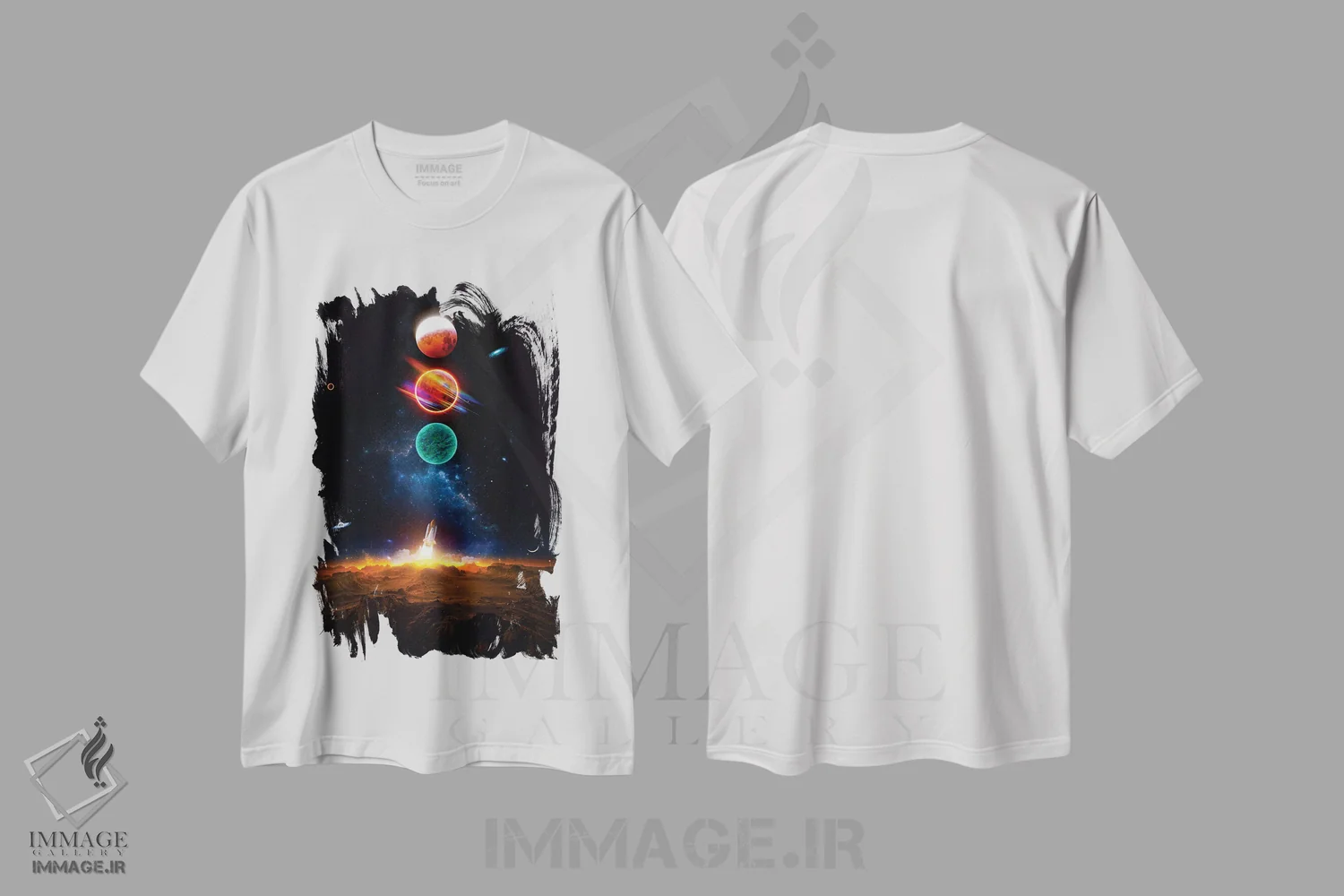تیشرت سفید طرح دار پرتاب موشک و یک فضانورد، عکاسی ترکیبی اثر جن زد | immage.ir
