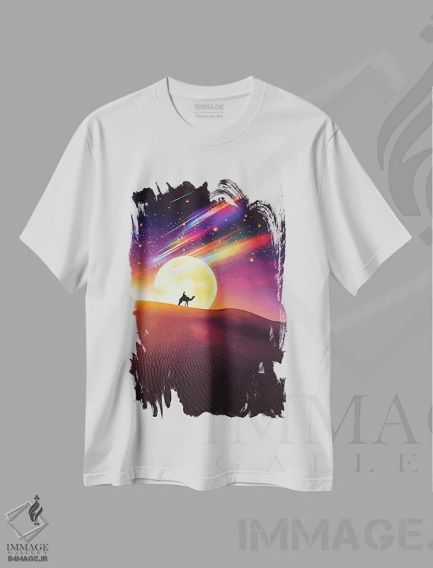 تیشرت سفید طرح دار شتر یک کوهانه، بیابان و ماه کامل، عکاسی ترکیبی اثر جن زد | فروشگاه ایماژ