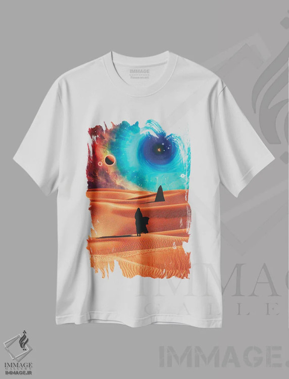 تیشرت سفید طرح دار دو سیلوئت با روبنده در صحرای فضایی، عکاسی ترکیبی اثر جن زد | immage.ir