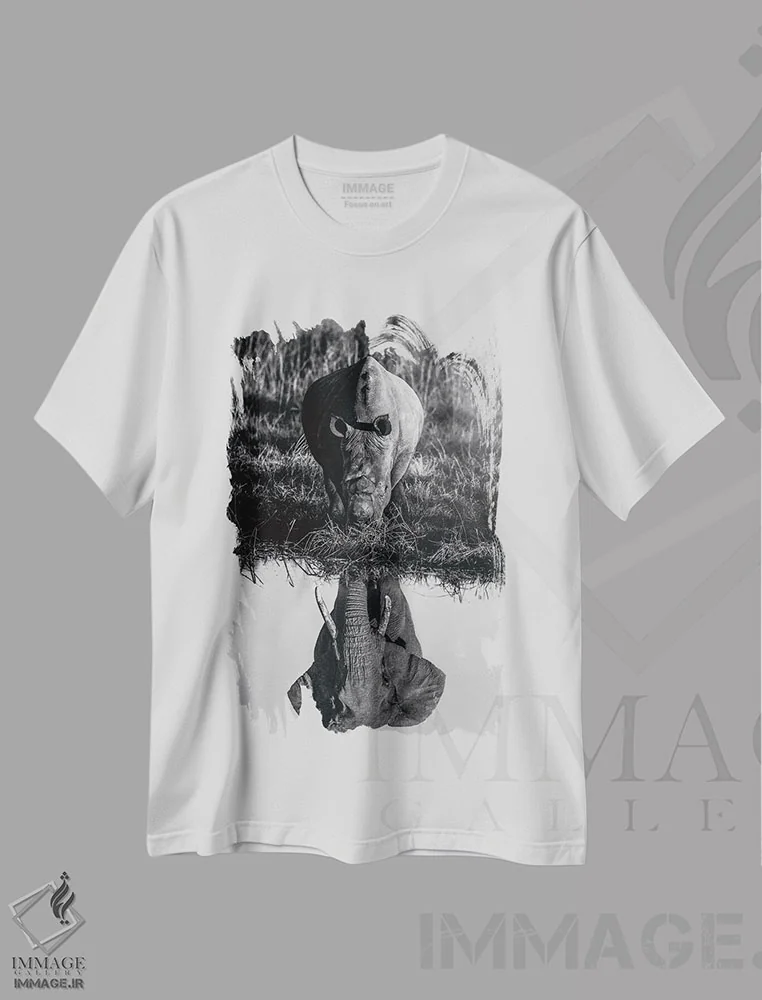 تیشرت سفید طرح دار فیل و کرگدن در ساوان سیاه و سفید، هنر تزئینی سیاه و سفید اثر جن زد | immage.ir