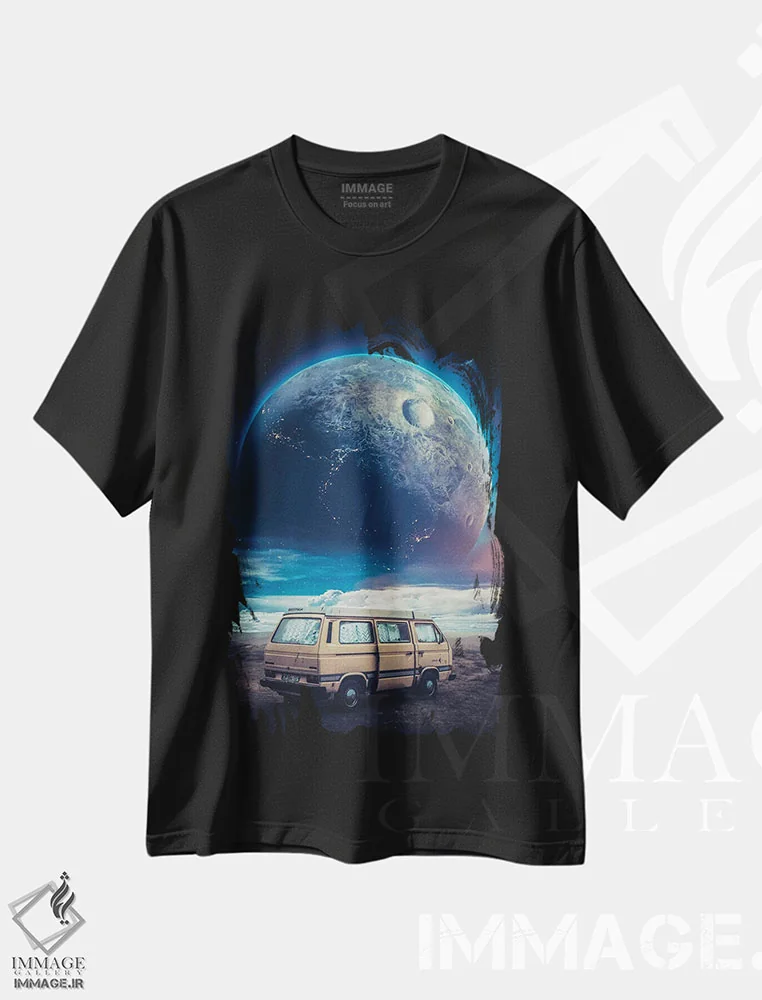 تیشرت مشکی طرح دار ون کمپ ماجراجویی قابل مشاهده روی سیاره، تزئینی اثر جن زد | فروشگاه ایماژ