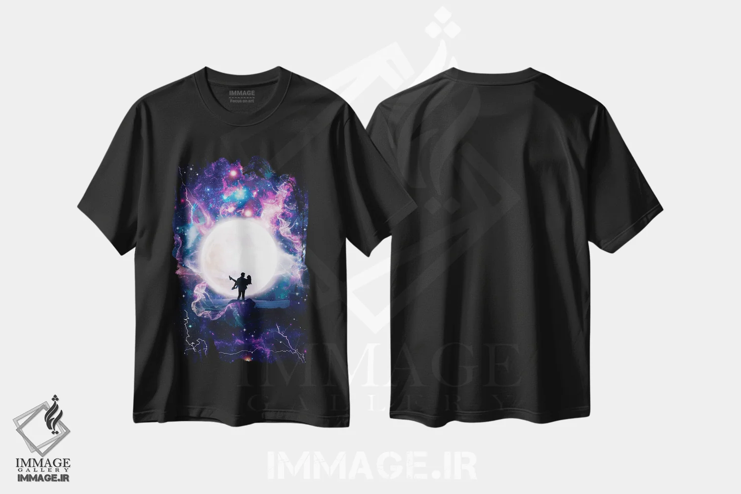 تیشرت مشکی طرح دار سیلوئت زوج عاشق در فضا، تزئینی اثر جن زد | immage.ir