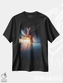 تیشرت مشکی طرح دار گردباد بر فراز اقیانوس و نور غروب، تزئینی اثر جن زد | immage.ir