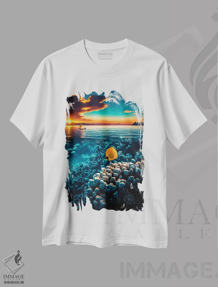 تیشرت سفید طرح دار منظره ساحلی استوایی و پس زمینه غروب، تزئینی اثر جن زد | فروشگاه ایماژ