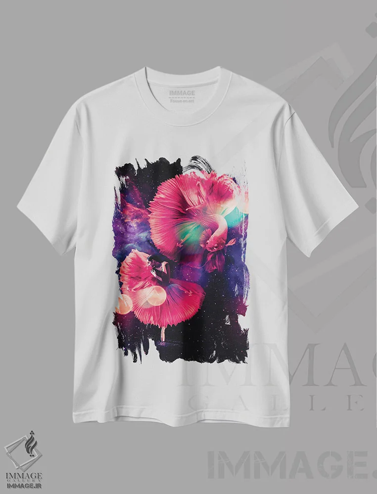 تیشرت سفید طرح دار رقصنده و باله ماهی بتا قرمز، تزئینی اثر جن زد | immage.ir