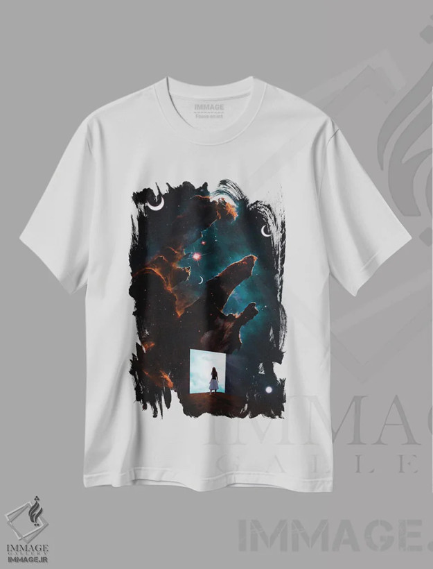 تیشرت سفید طرح دار دروازه ای به جهان دیگر؛ سحابی و ماه ها، تزئینی اثر جن زد | فروشگاه ایماژ