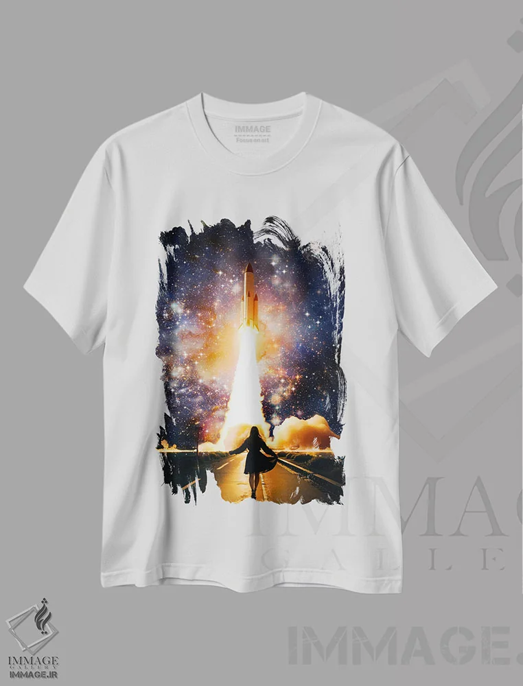 تیشرت سفید طرح دار زن جوان هنگام پرتاب موشک، هنر دیجیتال اثر جن زد | immage.ir