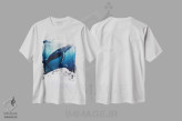 تیشرت سفید طرح دار نهنگ آبی عظیم بر فراز کوه های برفی، هنر دیجیتال اثر جن زد | immage.ir