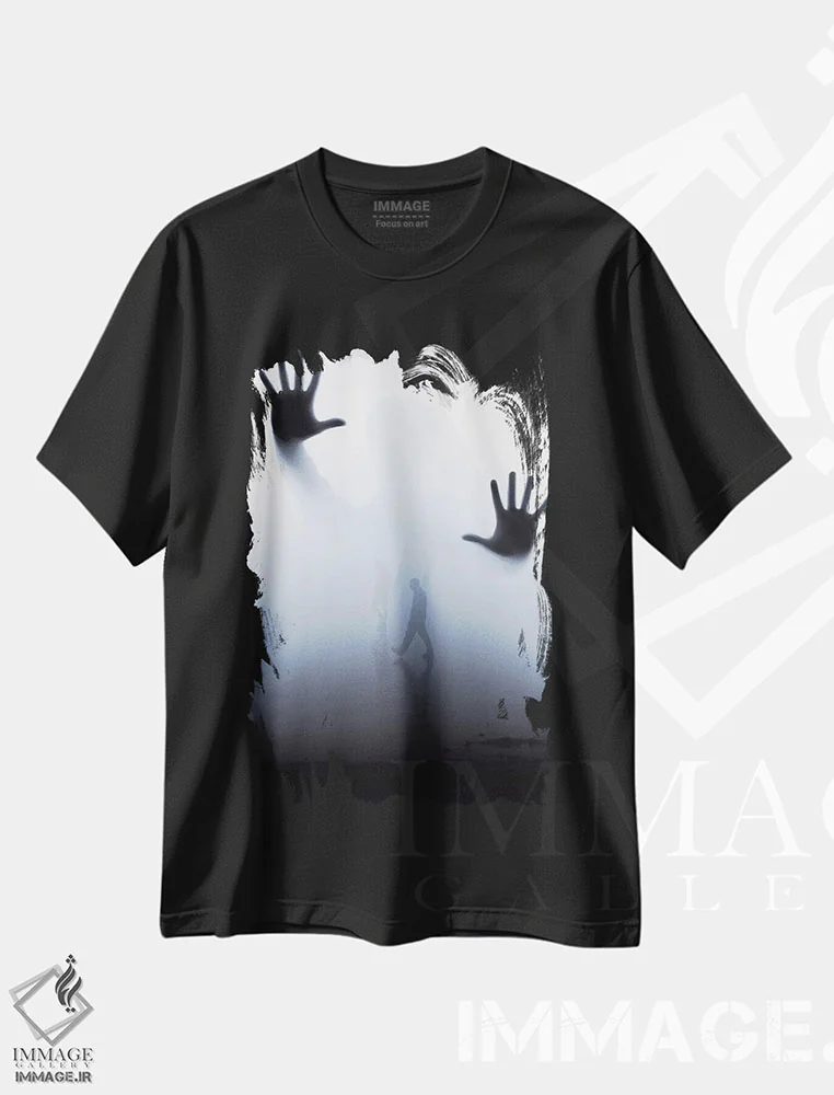 تیشرت مشکی طرح دار شبح عجیب غمگین در مه، تزئینی اثر جن زد | immage.ir