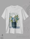 تیشرت سفید طرح دار "گل ها II"، دکور روستایی اثر گیگی لوئیز | فروشگاه ایماژ