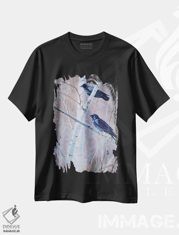 تیشرت مشکی طرح دار تماشاگران، دکور کلبه و لژ اثر گرانت هکینگ | immage.ir