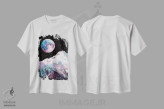 تیشرت سفید طرح دار ماه کامل ۱۷، تزئینی اثر گب فرناندو | فروشگاه ایماژ